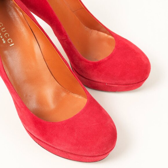 Gucci Raspberry Suede Platform Round-Toe Stiletto Pumps - Picture 6 of 10